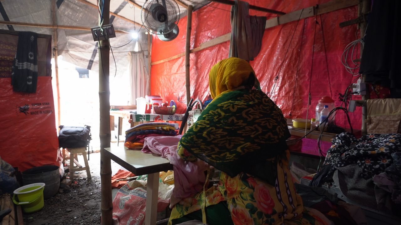 Shahinur — Under tarpaulin