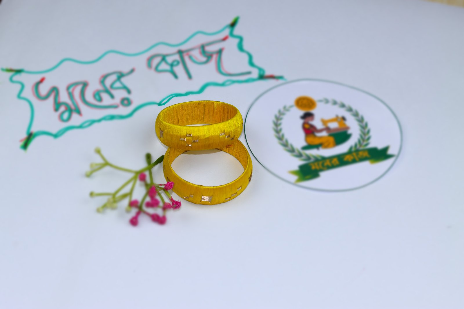 রেশমি সুতায় পেঁচানো চুড়ি